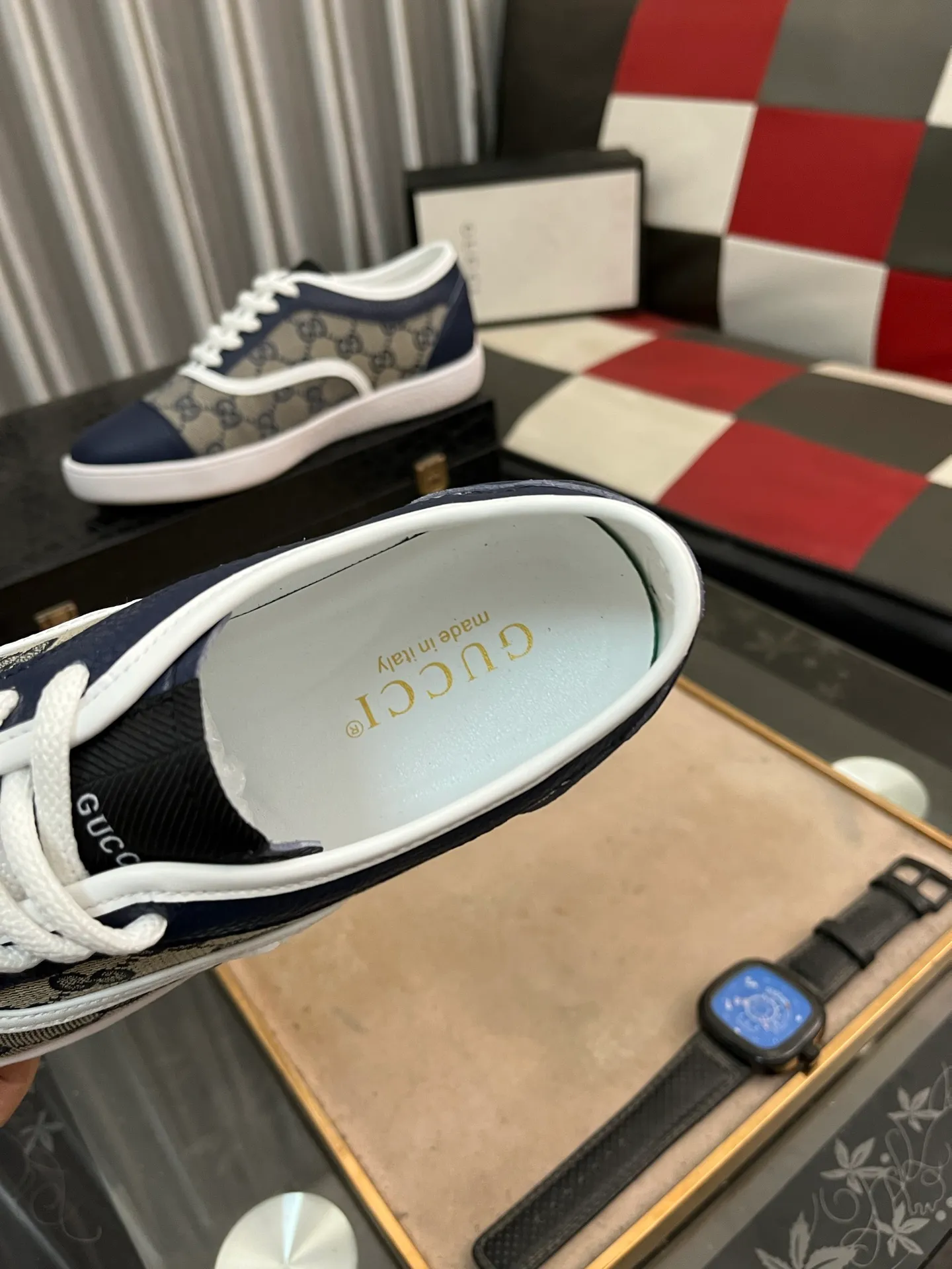 Men's shoes💰400⌚️⌚️[GUCCI] Gucci men's casual shoes are absolutely popular🔥The ultimate matching item for trendy men! The charm of super texture is unstoppable. This is the main recommendation. The upper is made of high-quality cowhide, with pig lining feet and wear-resistant rubber sole. It is noble and elegant! Extremely comfortable🎁🎁You can be as handsome as you want💪 Available in sizes 38-44 and 4️⃣colors available